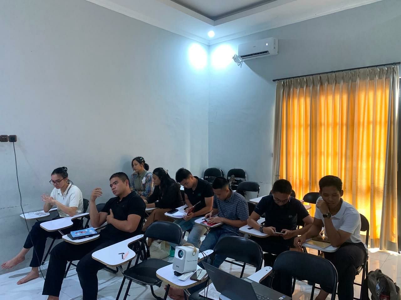Kelas tatap muka AKMIL